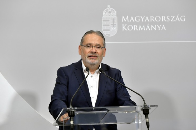 Perlusz László szerint a termelékenység javításában nemcsak a cégeknek, hanem a munkavállalóknak és az államnak is feladatai vannak / Fotó: MTI, Soós Lajos