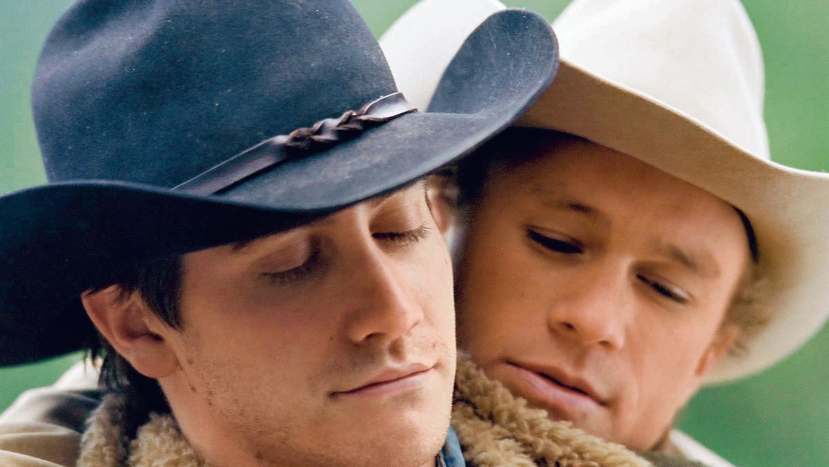 Kadr z filmu „Tajemnica Brokeback Mountain w reż. Anga Lee (2005). W rolach głównych wystąpili Jake Gyllenhaal i Heath Ledger.