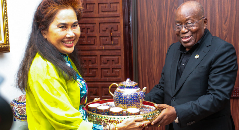 President Akufo-Addo and  Honorary Consul of Ghana in Thailand, Dr. Sicha Singsomboon.