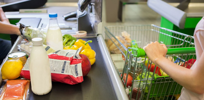 W którym supermarkecie można zrobić najtańsze zakupy? Porównali sieci