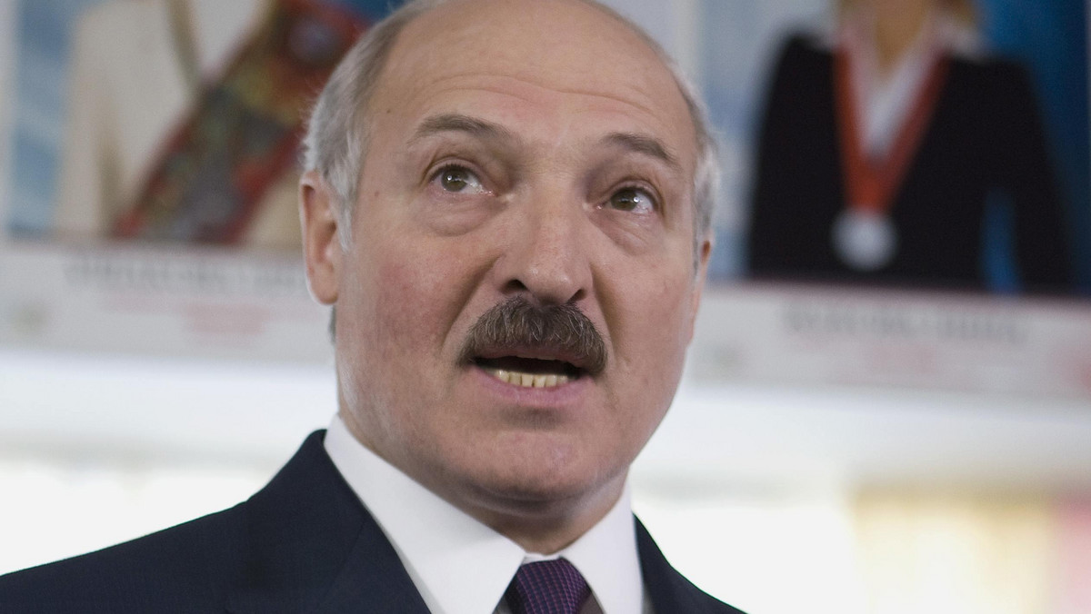 Prezydent Białorusi Alaksandr Łukaszenka porównał w czwartek opozycję do wrogów narodu, sugerując, że ich głównym celem jest stwarzanie trudności krajowi i narodowi.