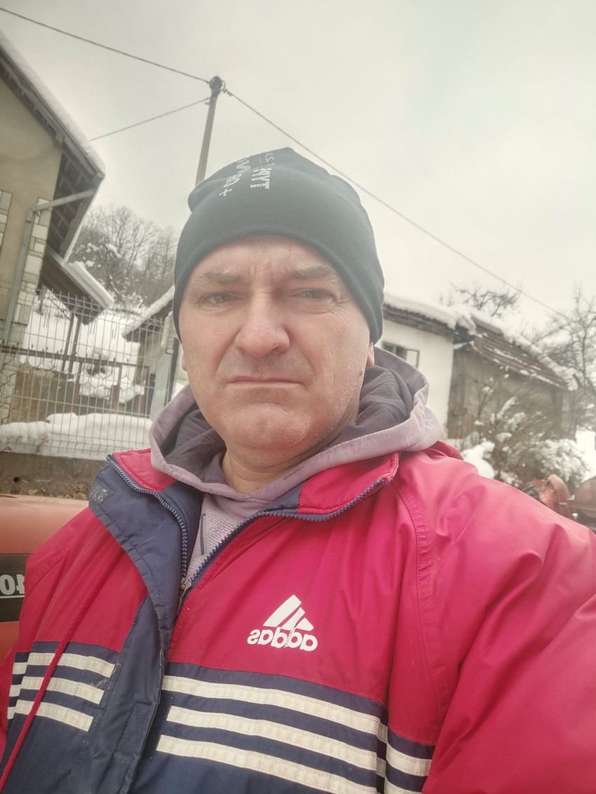 Radi u Čačku a svaki drugi dan je u rodnom selu: Policajac Miloš Pavlović