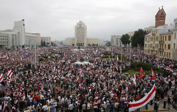 Białorusini tłumnie wyszli na ulice. Marsz protestu w Mińsku bez doniesień o interwencji milicji