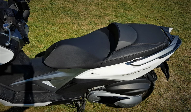 Kymco Xciting 400i - kanapa