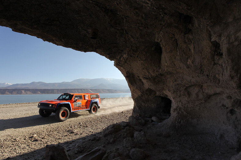 Dakar 2013: ciężarówka bez skrzyni, Małysz traci oddech (13. etap, wyniki, galeria)