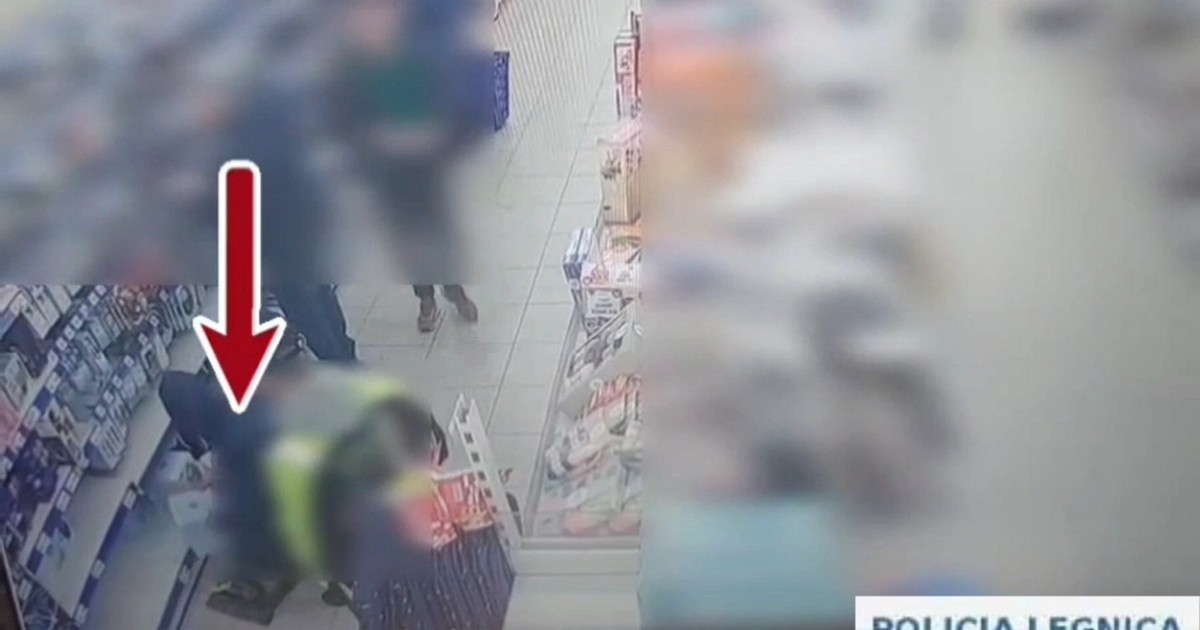 Spakował produkty do torby i ruszył. Mocno się zdziwił. Wszystko widać na nagraniu