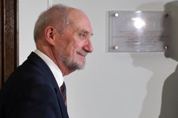 Wróbel o PO: Jaką przyszłość ma partia, którą bije na głowę dalekowzroczność Macierewicza?