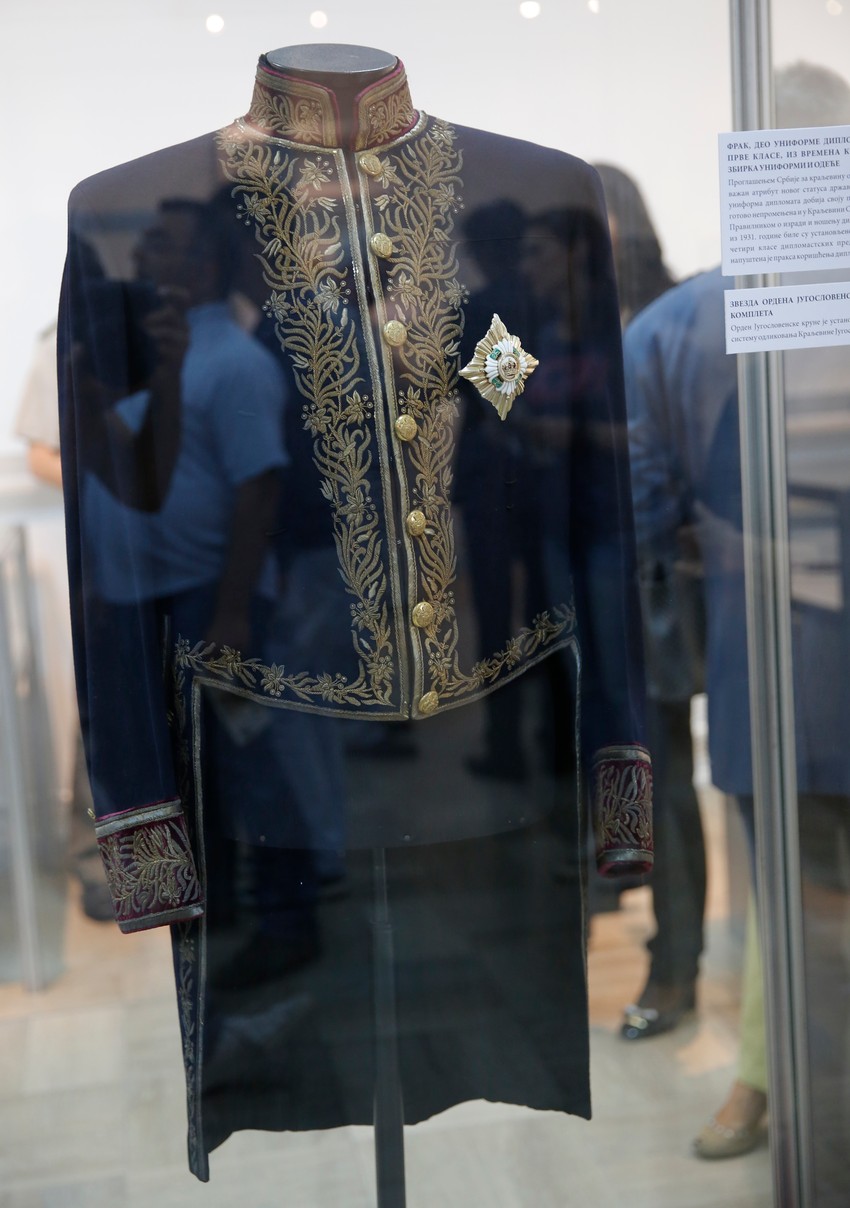 Frak, deo uniforme diplomatskog predstavnika prve klase iz vremena Kraljevine Jugoslavije sa zvezdom Ordena Jugoslovenske krune I stepena (ustanovljene 1930)