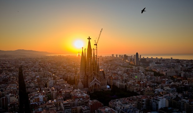 Barselona i pogled na baziliku Sagrada Familija