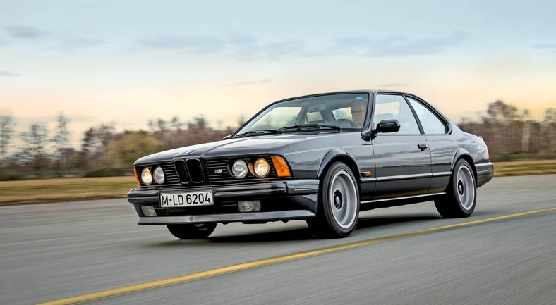 Przód rekina jest mocno zakorzeniony w latach 70. Gdy w 1986 roku debiutowała wersja M635 CSi, E24 coupé miało już 11 lat. Do dziś to jeden z dłużej produkowanych BMW.
