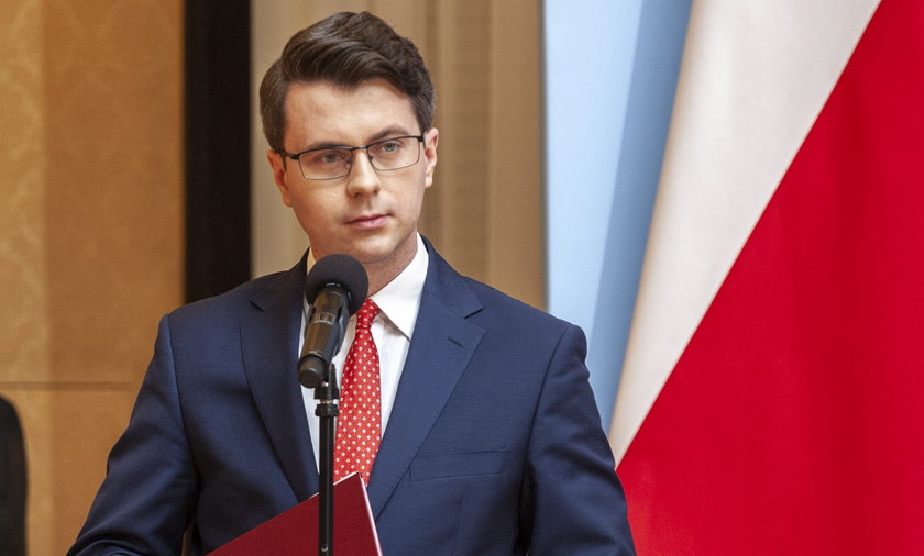 Będą nowe obostrzenia? Rzecznik rządu Piotr Müller ujawnia