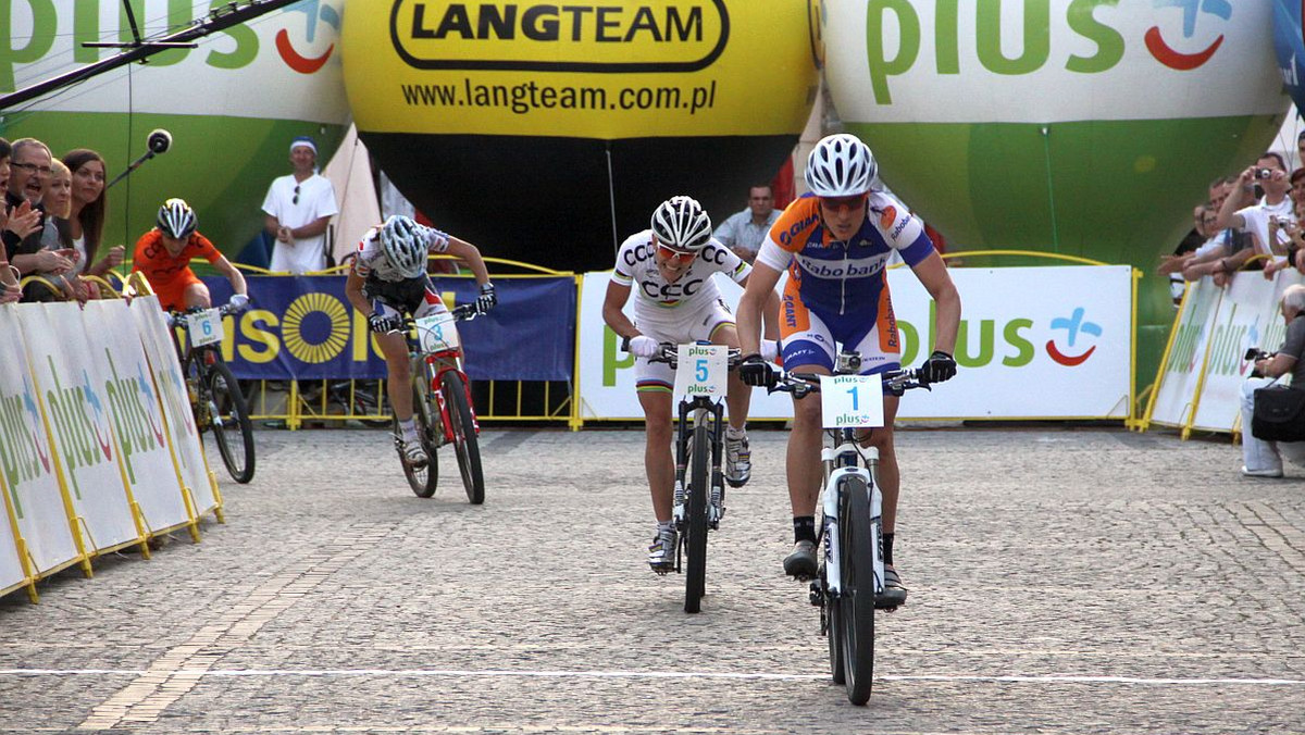 Amerykanka Katie Compton i Polak Marek Konwa wygrali na jeleniogórskim rynku wyścigi sprinterskie zaliczane do Plus Grand Prix MTB. Współorganizatorka imprezy Maja Włoszczowska zajęła drugie miejsce.