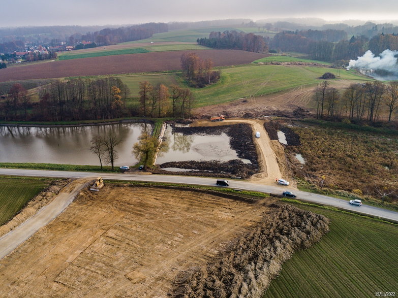 Budowa drogi ekspresowej S-1 - odcinek Dankowice - węzeł Suchy Potok - zdjęcia z drona - 15.11.2022 - autor: GDDKiA