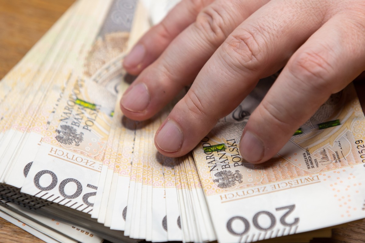 Podwyżka niższa niż oczekiwano. Na co wystarczy 140 złotych? Pracownicy są rozczarowani, bo wynagrodzenia stracą swoją siłę nabywczą