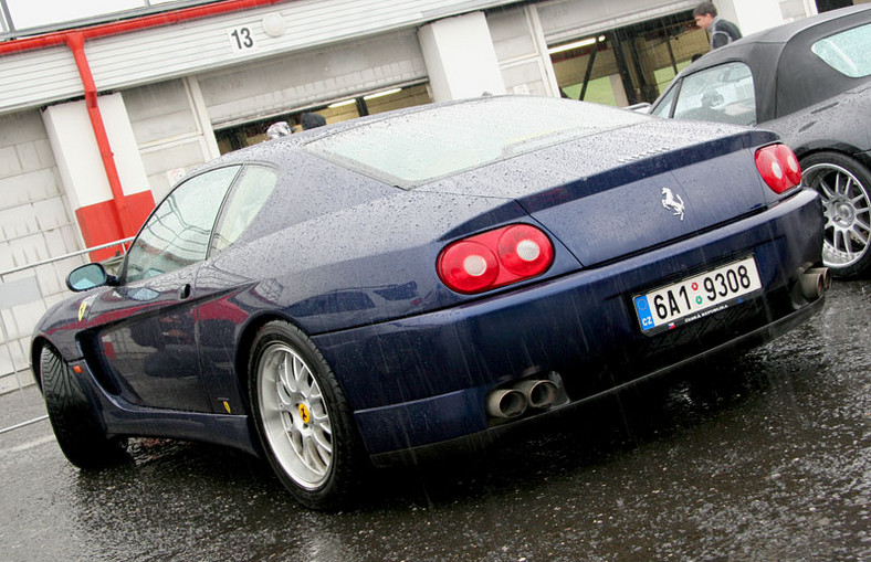 Autodrom Most: sportowe rakiety w deszczu (fotogaleria)