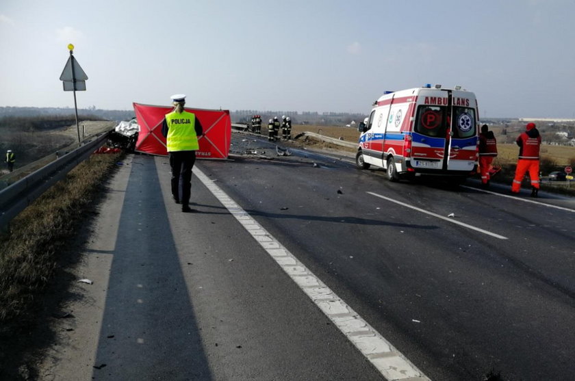 Tragiczny wypadek pod Świeciem. Ford uderzył w tira. Zginął piłkarz