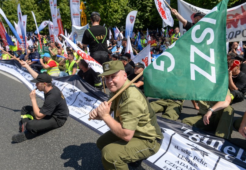 Związki domagają się między innymi wprowadzenia 90-dniowego okresu pełnopłatnych zwolnień lekarskich