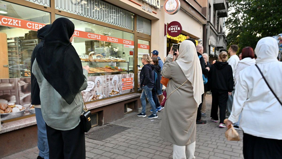 Arabscy turyści w Zakopanem. Policja pisze w dwóch językach