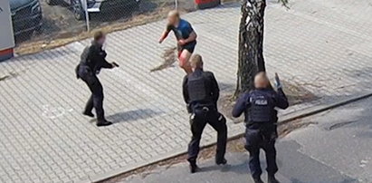 Dziennikarze pokazali wstrząsające nagranie z Poznania. Policjanci 17 razy strzelali do chorego na schizofrenię Łukasza