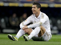 Ronaldo pomaga chłopcu wygrać z rakiem