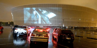 Kino na stadionie! Oglądaj hity z samochodu