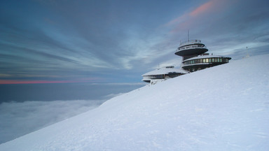 W Karkonoszach dobre warunki pogodowe. Na Śnieżce 30 cm śniegu