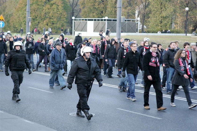 Kibice Polonii Warszawa przed derbami stolicy zostaną przez policję potraktowani wyjątkowo idiotycznie!