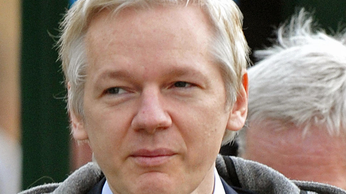 Założycielowi demaskatorskiego portalu Wikileaks Julianowi Assange'owi groziłyby tortury, a nawet egzekucja, gdyby został poddany ekstradycji do Szwecji, a stamtąd przekazany Stanom Zjednoczonym - oświadczyła jego obrona.