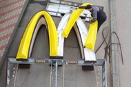 McDonald's wycofał się z Rosji. Restauracje znikają z rosyjskich miast