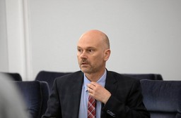 Berek: Nawet przy technicznym wdrażaniu unijnych dyrektyw pojawia się polityka [WYWIAD]