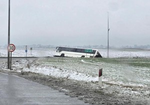 Prevrnuo se putnički autobus u Novoj Pazovi