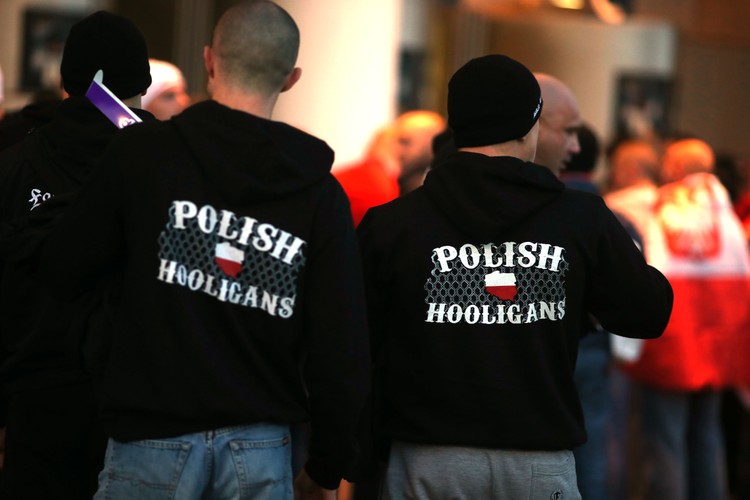 Race, gwizdy i wtargnięcie na murawę. Tak Polacy kibicowali na Wembley