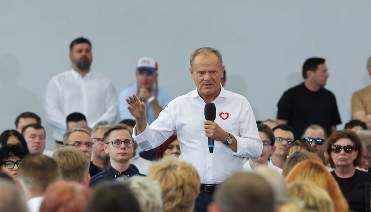 Donald Tusk o słowach Szymona Hołowni. Głupoty mogą zamienić się w dramat"