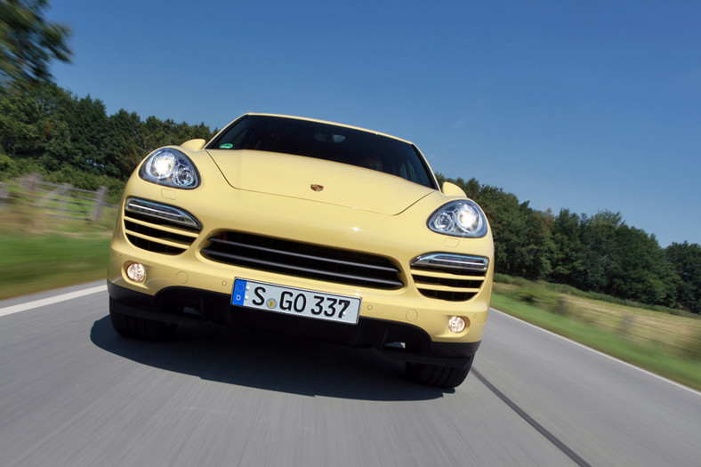 Porsche Cayenne kontra Infiniti FX: luksus i sport
