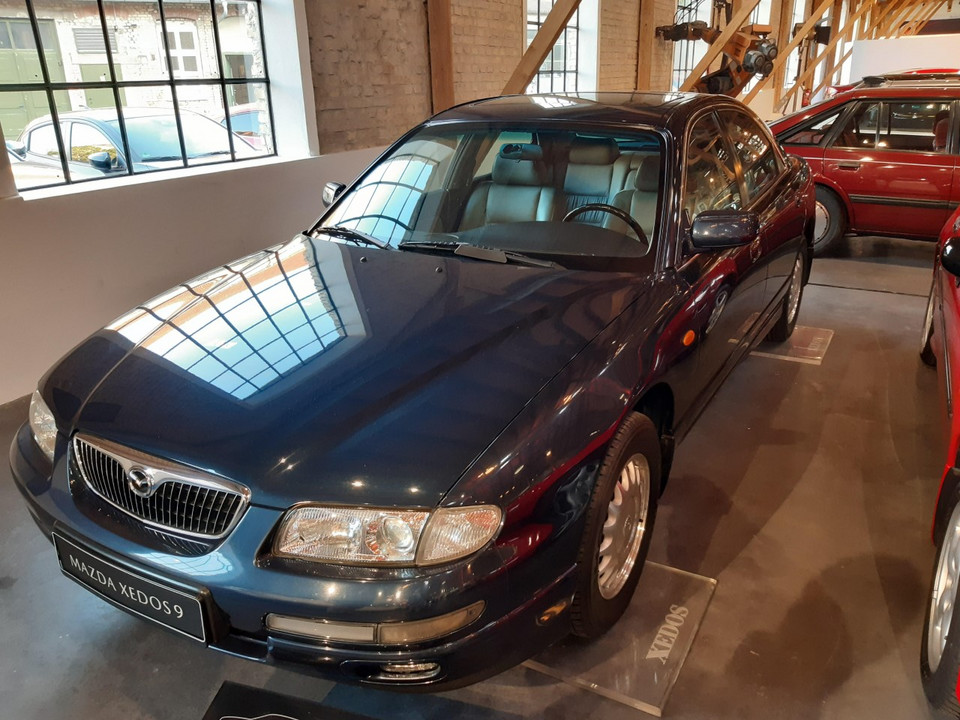 Mazda muzeum w Augsburgu na wysokich obrotach