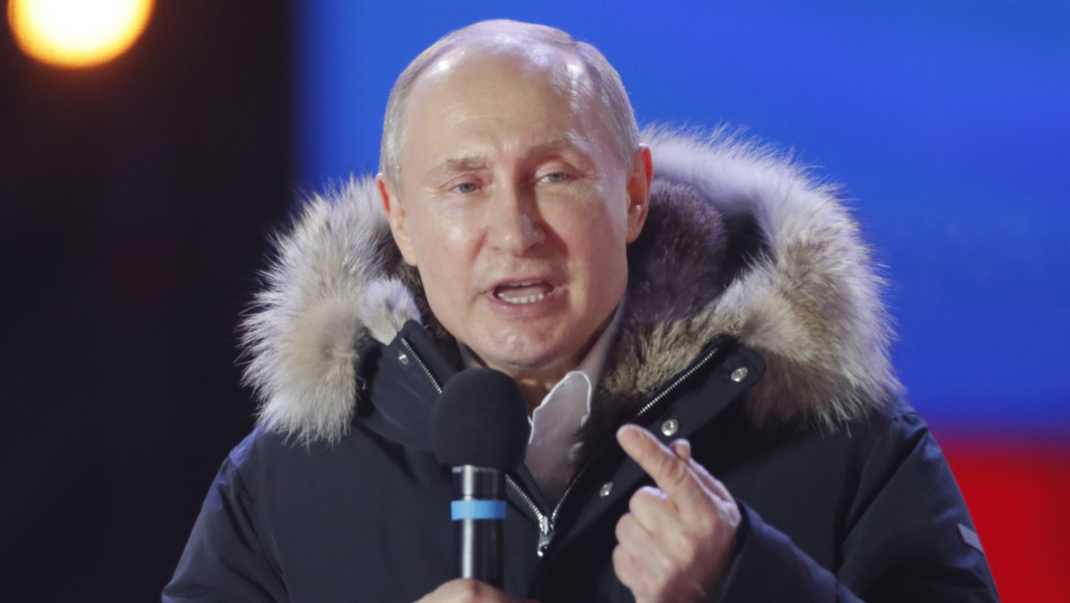 Prezydent Rosji Władimir Putin odrzucił dziś oskarżenia Wielkiej Brytanii, która zarzuca Moskwie próbę otrucia byłego agenta Siergieja Skripala. Putin oznajmił, że Rosja zlikwidowała całą swoją broń chemiczną pod okiem międzynarodowych obserwatorów.