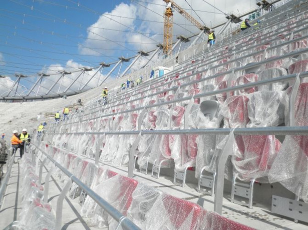 Montaż krzesełek na Stadionie Narodowym w Warszawie (3) Fot. materiały Narodowego Centrum Sportu