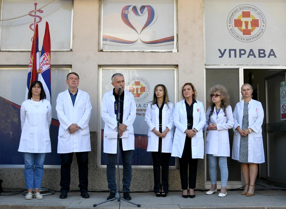 Protest zdravstvenih radnika u Kosovskoj Mitrovici