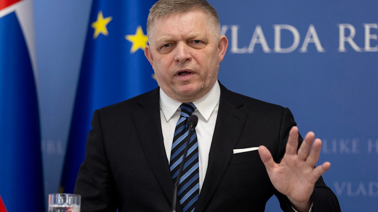 Premier Słowacji po raz kolejny grozi blokadą sankcji wobec Rosji. Komisja Europejska składa mu propozycję. 
