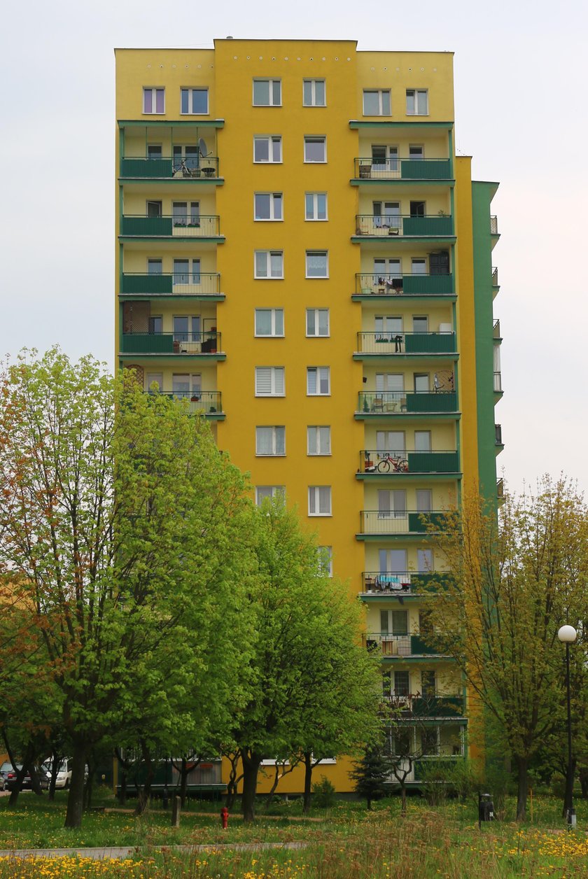 Morderca pokazuje środkowy palec