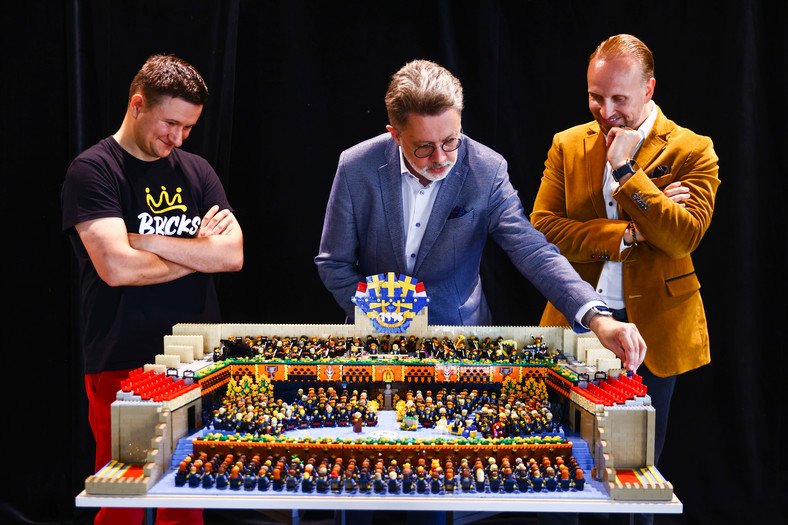Mateusz Kustra (budowniczy makiety), Michał Rusinek, Maciej Seliński (General Manager LEGO na region Polski, Ukrainy i krajów bałtyckich)