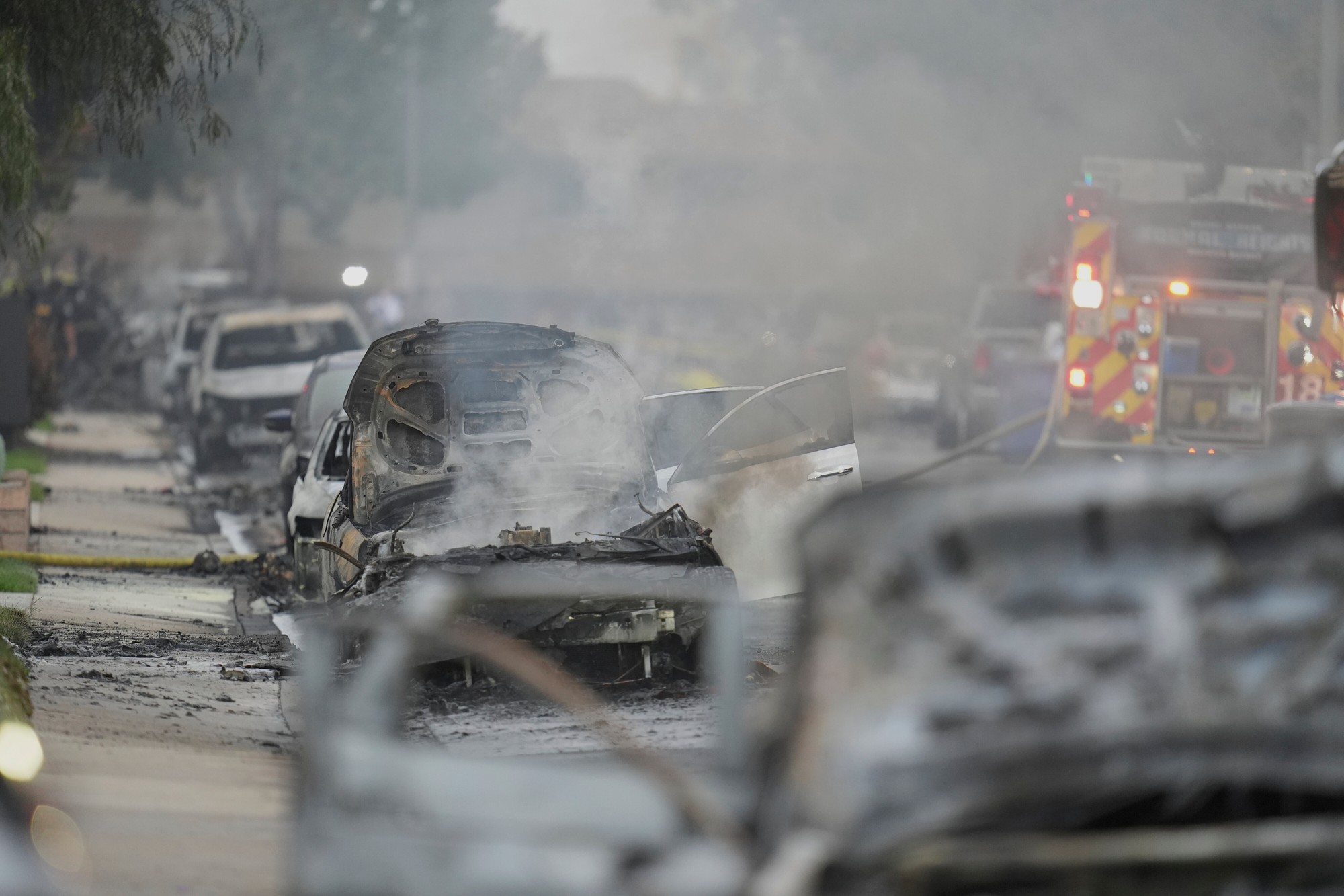 Pád súkromného lietadla v meste San Diego poškodil niekoľko domov.