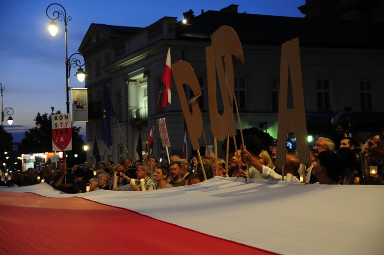 Protest pod Pałacem Prezydenckim, fot. Maciek Suchorabski