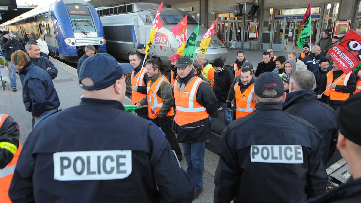 Niepopularna reforma systemu emerytalnego zostanie przyjęta - oświadczył prezydent Francji Nicolas Sarkozy. Reforma ta od miesięcy wywołuje masowe protesty we Francji, a ostatnio także strajki w transporcie i w zakładach petrochemicznych.