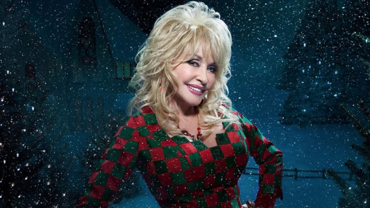 Dolly Parton rozmawia z Helen Brown o dzieciństwie w biedzie, błocie Glastonbury i swojej chrześnicy Miley Cyrus.