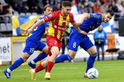 Cztery gole i podział punktów w meczu Miedzi z Koroną