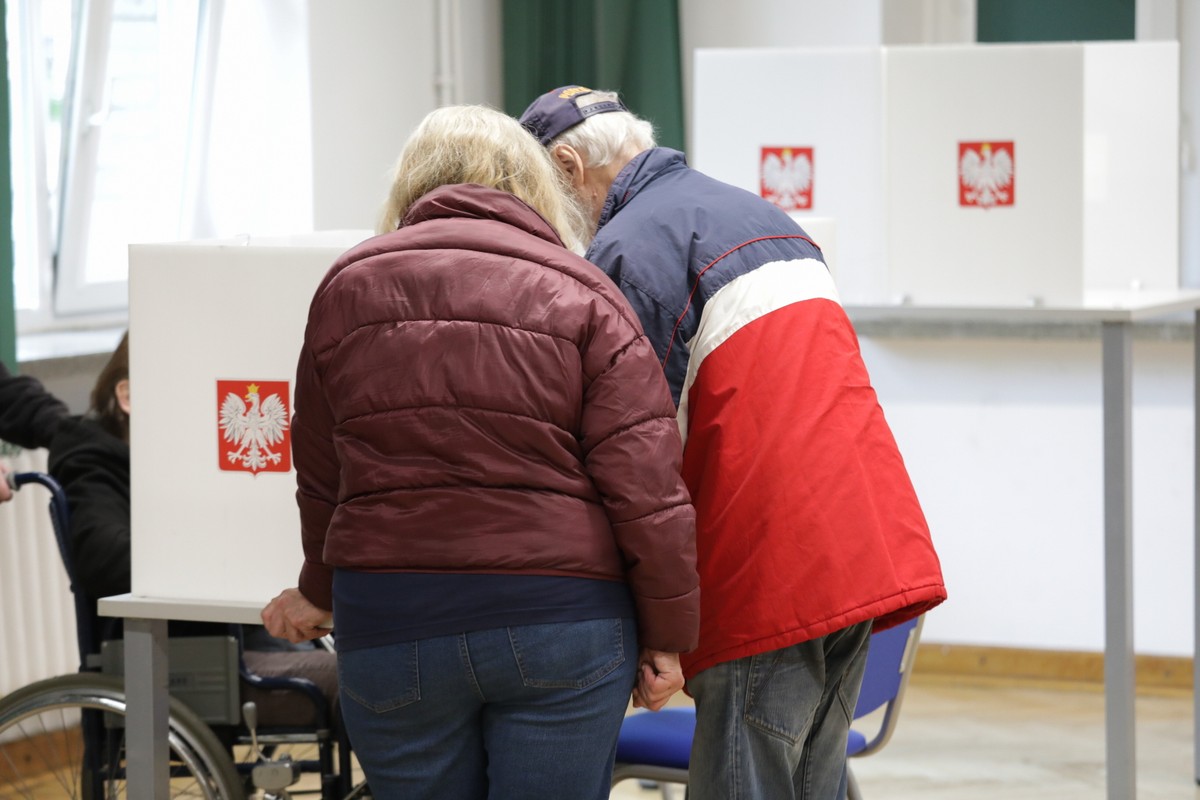Trwa głosowanie w I turze wyborów prezydenta RP. Do jego zakończenia obowiązuje cisza wyborcza.
