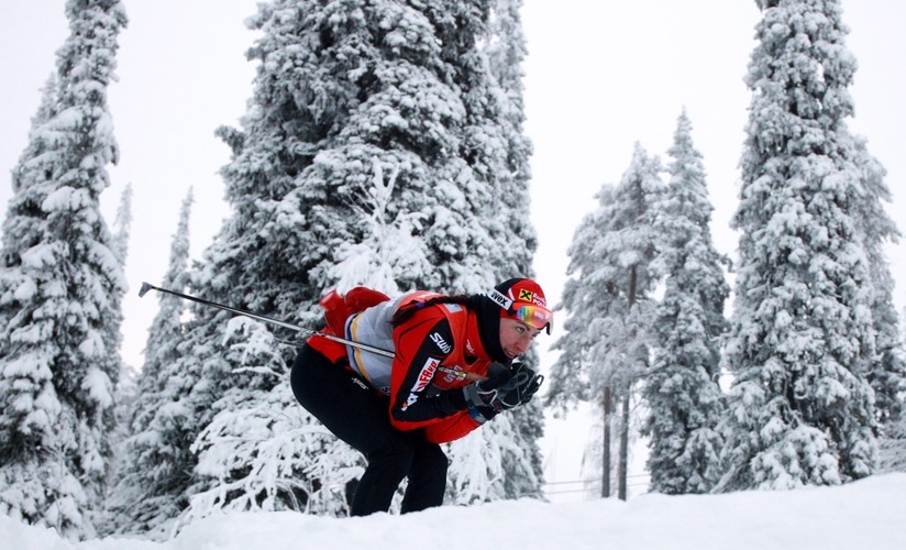 Justyna Kowalczyk trenuje w Kuusamo ze swoim... pieskiem 'Marianem'