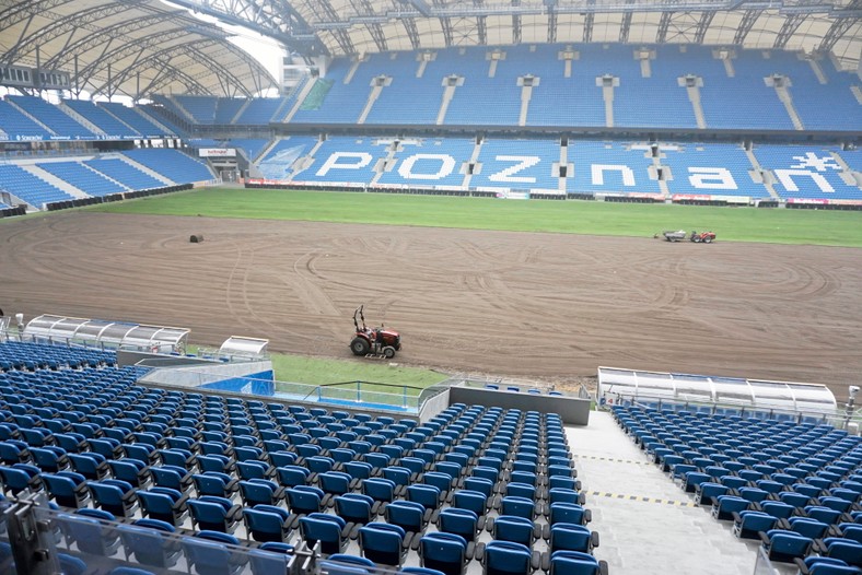 Wymiana murawy na stadionie miejskim w Poznaniu