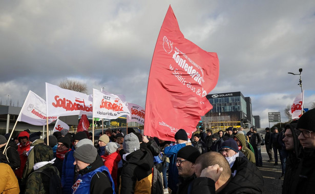 Strajkujący pracownicy firmy Solaris Bus &amp; Coch